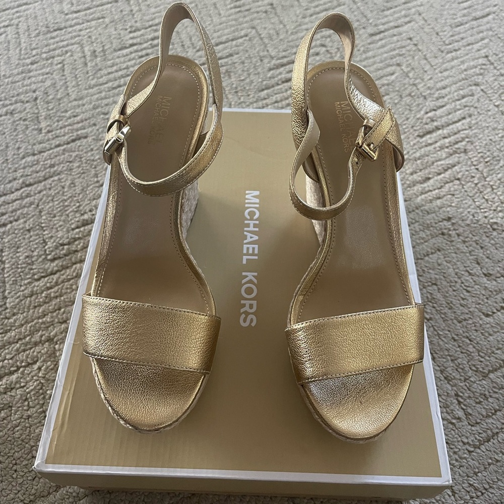 MICHAEL Michael Kors Jill Wedge Metallic Leather Size 7.5